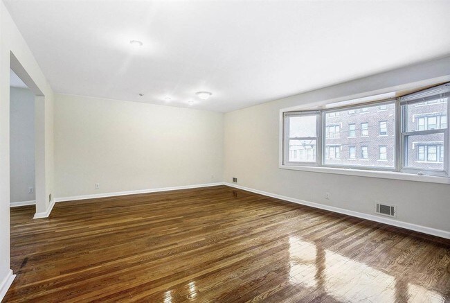 Building Photo - 99 Duncan Ave