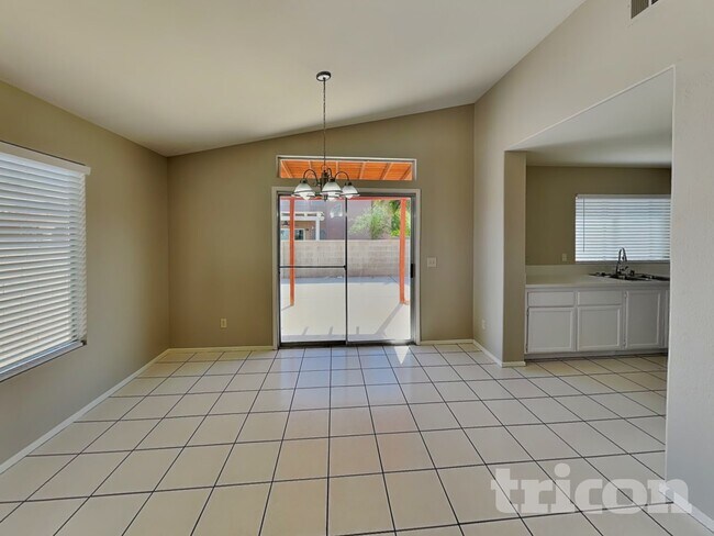 Foto del edificio - 5703 Roundrock Dr