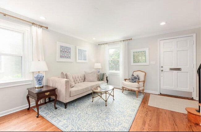 Foto del edificio - 915 Bashford Ln