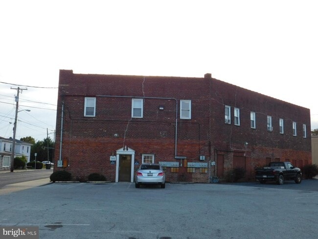 Building Photo - 404 E William St