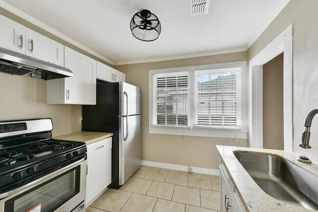 Building Photo - 1611 Hesiod St