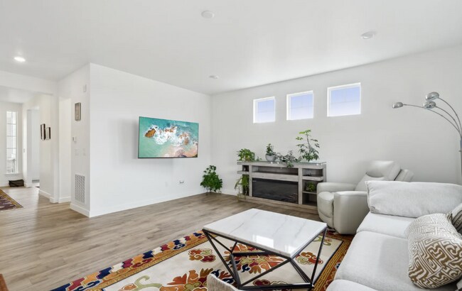 Foto del edificio - 4 Bed 4 Bath Single Family Home in Erie- A...