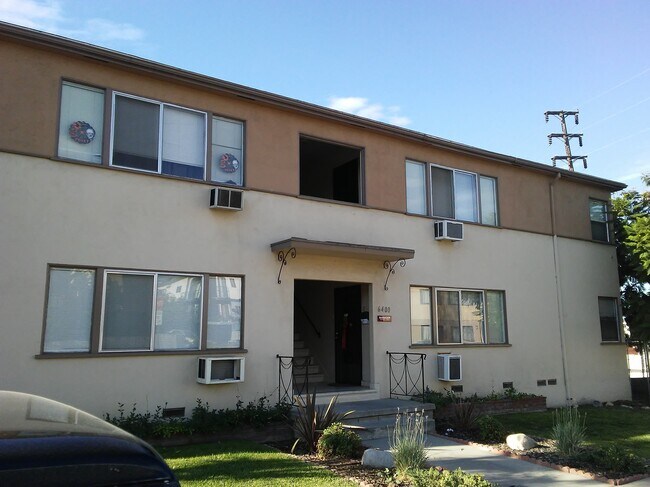 Building Photo - 6400 Roble Ave