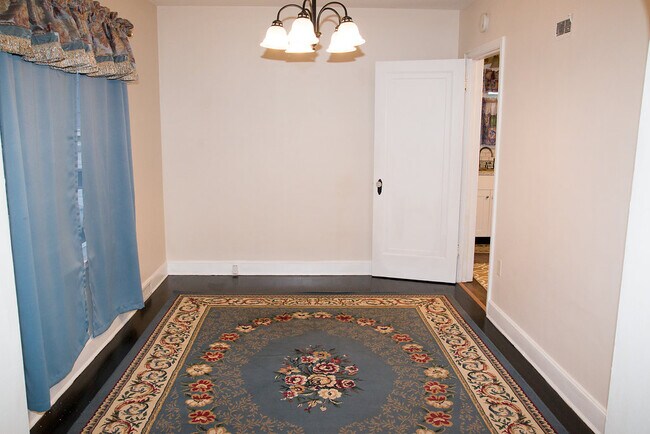 Foto del edificio - 54 Watkins Ln