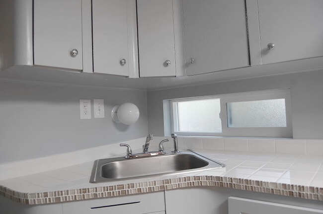 Building Photo - 33480 Beverly Dr