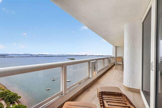 Foto del edificio - 1717 N Bayshore Dr