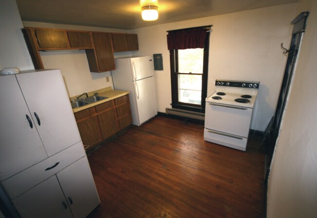 Building Photo - 209-209 1/2 N Dewey Street
