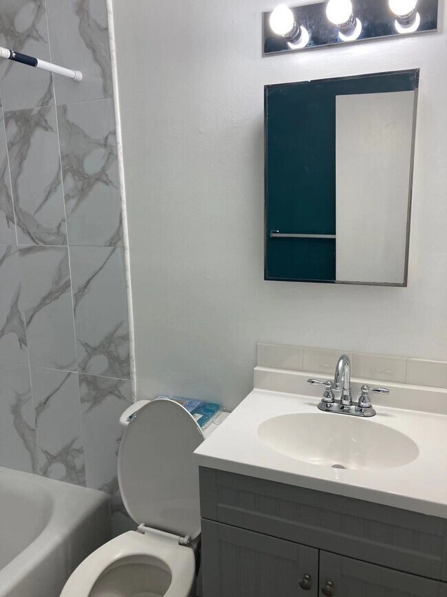 Foto del edificio - 3219 Hamilton St