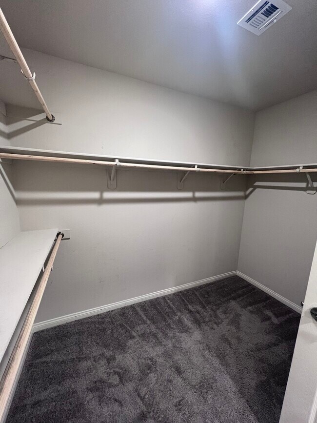 Foto del edificio - 4453 Lantern Point Ave