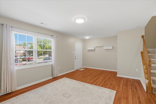 Foto del edificio - Comfortable Single-Family Home with Functional Layout and Outdoor Space