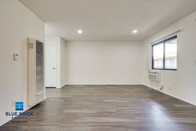 Foto del edificio - 5121 Klump Ave