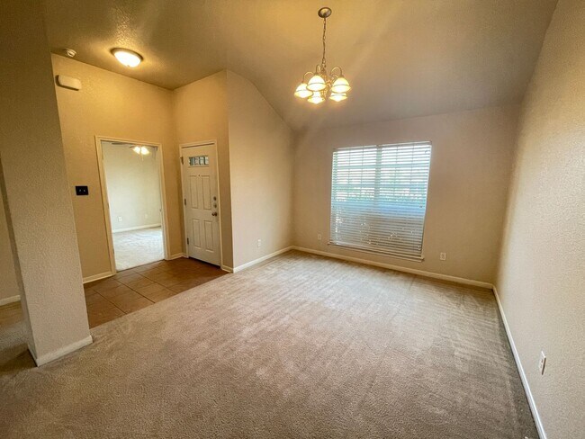 Foto del edificio - 4-Bedroom House for Rent in Killeen