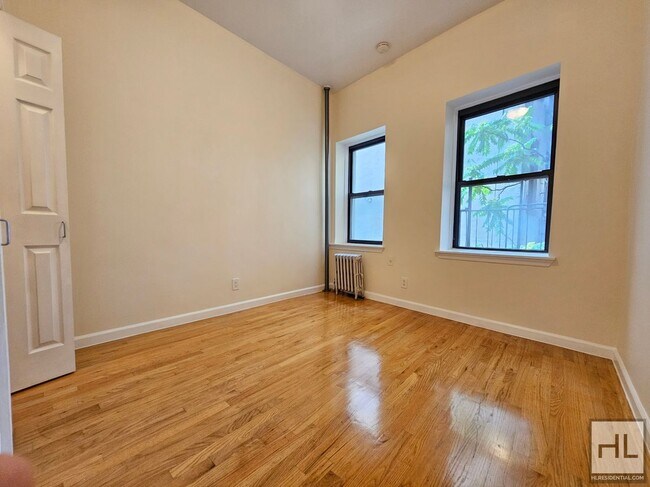 Foto del edificio - 2-Bedroom Apartment in Nolita | 3rd Floor,...