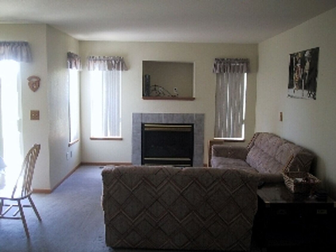 Foto del edificio - 3 Bedrooms, 3 Bathrooms, and Room to Spread Out