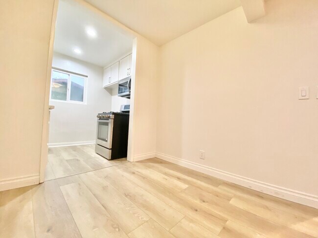 Foto del edificio - 1602 Winona Blvd