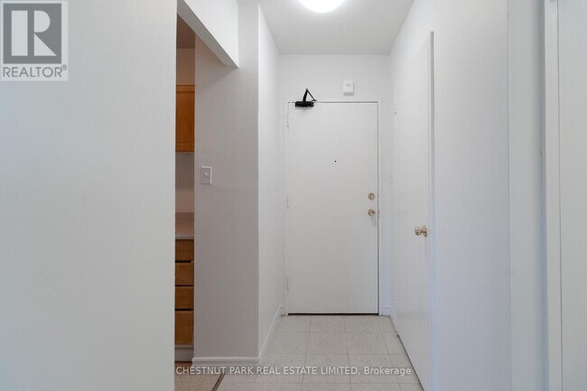 Building Photo - 888 Glen St