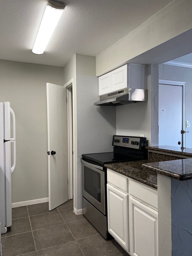 Building Photo - College Station - 1 bedroom / 1 bath Condo...