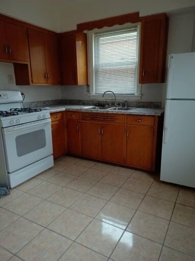 Building Photo - 14520 S Edbrooke Ave