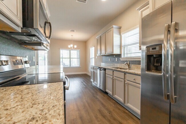 Foto del edificio - **Charming 3-Bedroom, 2-Bath Home in Ocean...