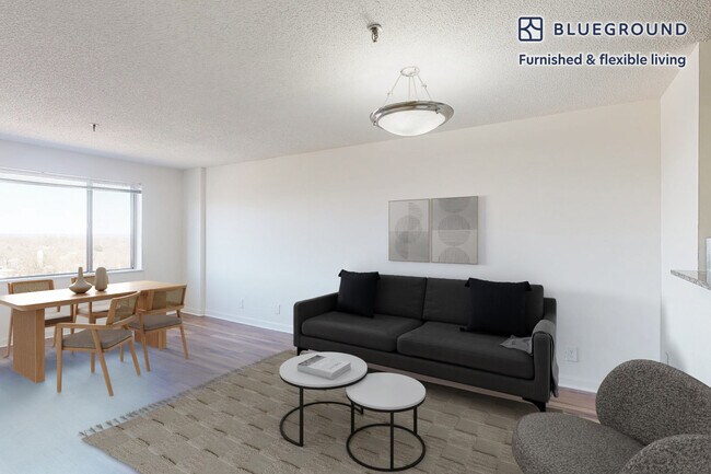 Building Photo - 2251 Pimmit Dr