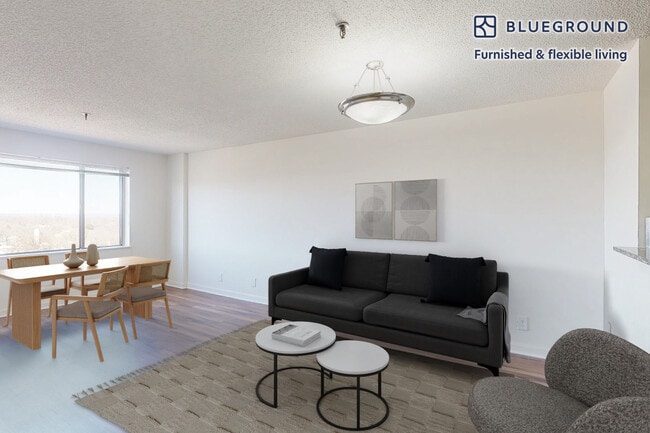 Building Photo - 2251 Pimmit Dr