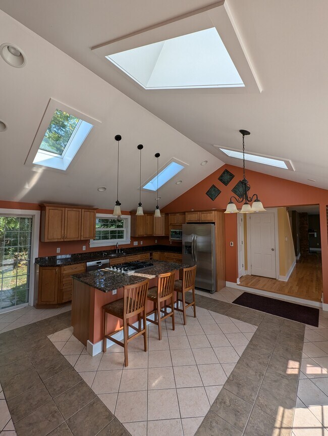 Building Photo - 111 Spring Hill Lane