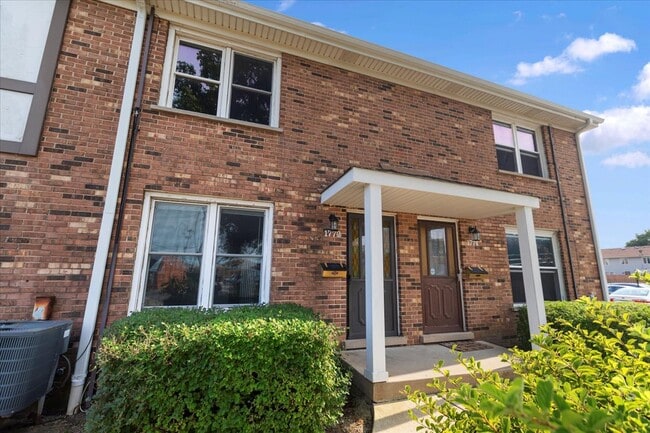 Building Photo - 1772 Pickwick Ln