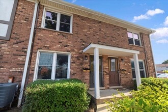 Building Photo - 1772 Pickwick Ln