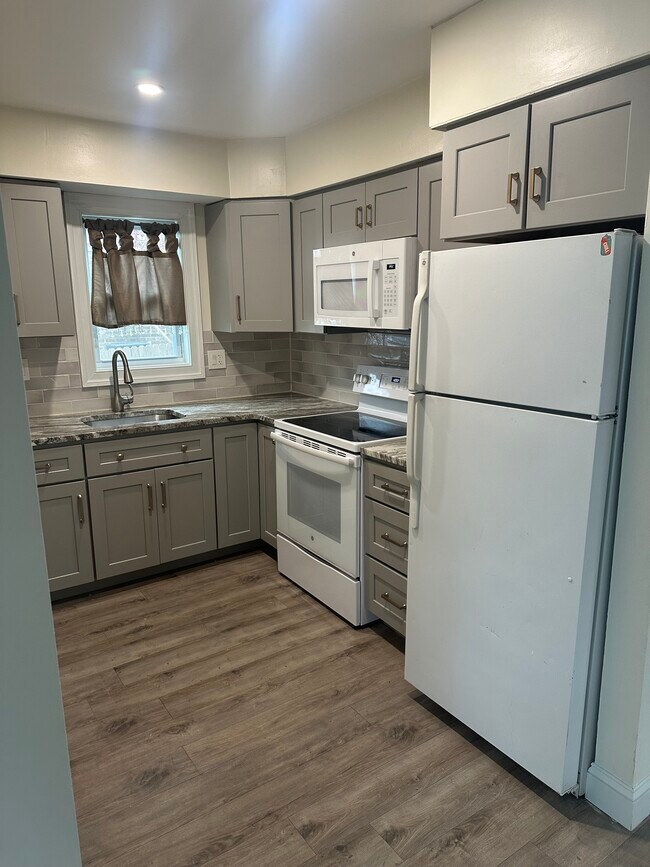 Building Photo - 1031 Lawnton Ter