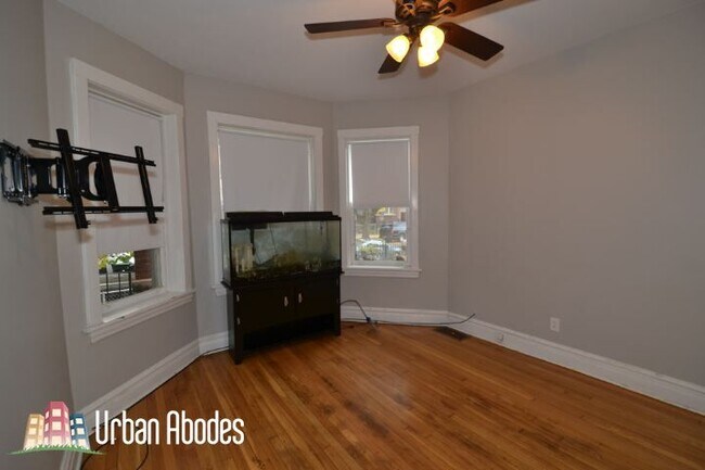 Foto del edificio - 4713 N Albany Ave