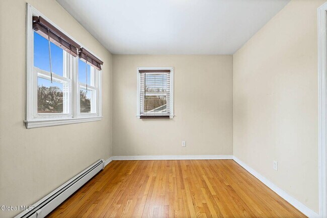 Foto del edificio - 165 S Pine Ave