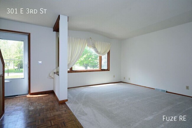 Foto del edificio - 301 3rd St E