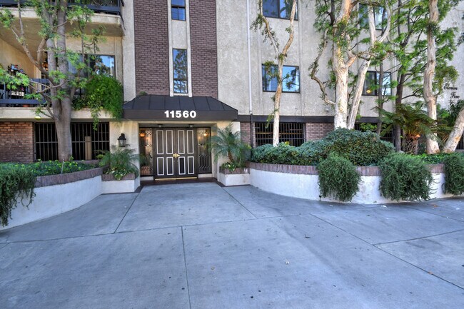 Tujunga Village-Colfax Meadows - 11560 Moorpark St