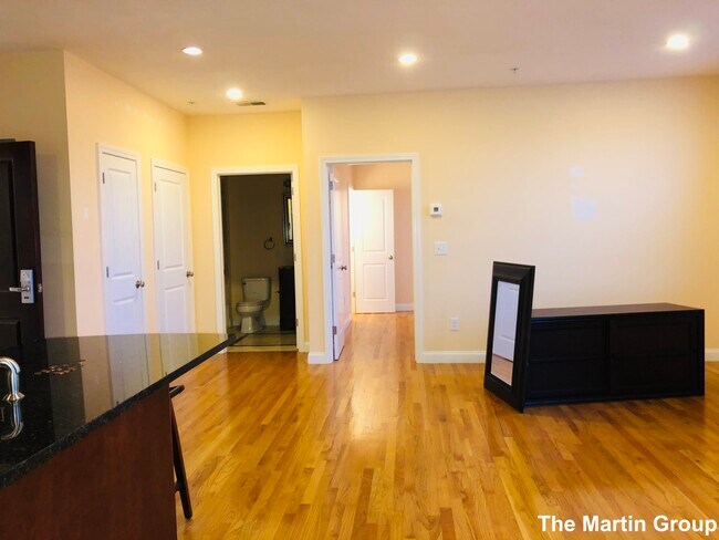 Foto del edificio - 102 Fellsway W