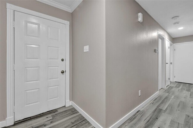 Building Photo - 3310 Holly Green Dr