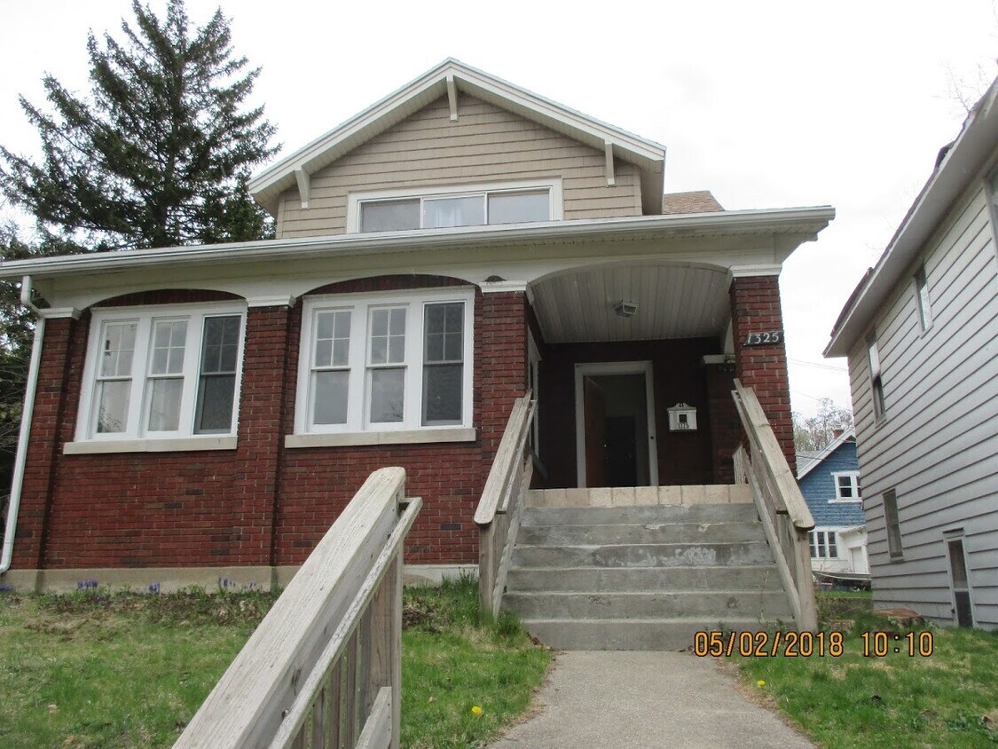 Foto principal - Close to Downtown! Includes washer and dryer
