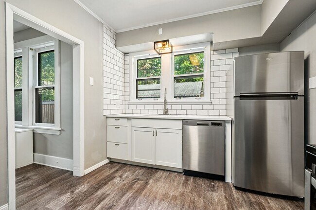 Foto del edificio - 1156 Davis Avenue