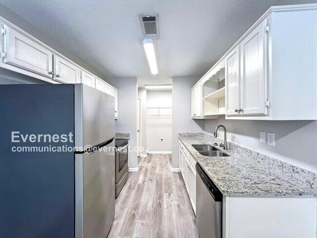 Foto del edificio - 494 Shady Grove Dr