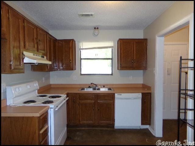 Foto del edificio - 49 Oak Forest Pl