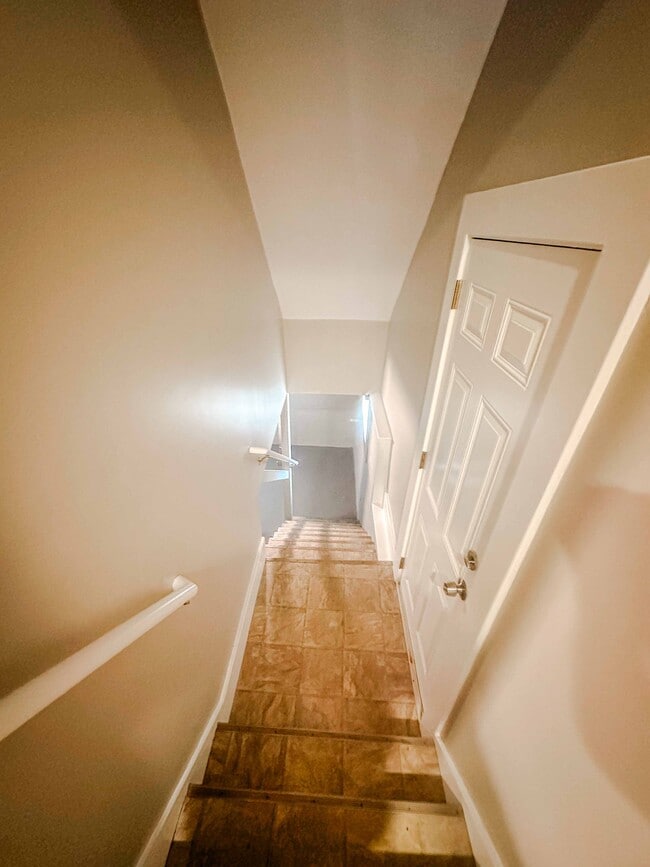 Building Photo - 4044 Asbury Dr