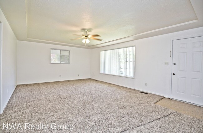 Building Photo - 3 br, 1.5 bath House - 304 NW 4th Street