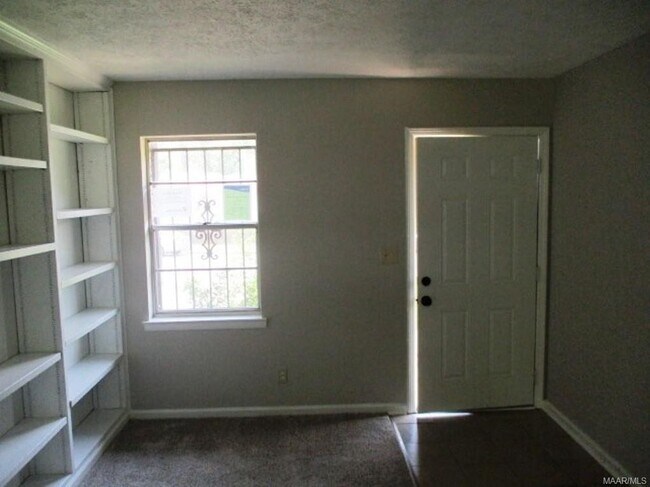Building Photo - 4855 Delray Rd