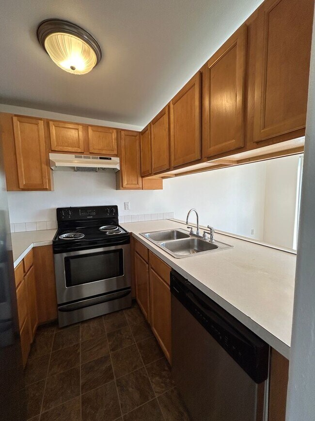 Foto del edificio - 3 Bedroom / 2.5 Bathroom Townhouse in SW Redmond