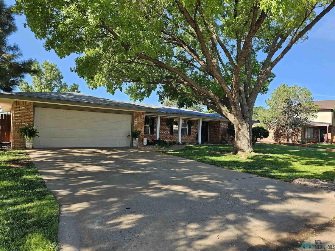 Primary Photo - 1817 Fairway Terrace
