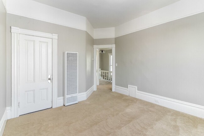 Building Photo - 1205 Chestnut St