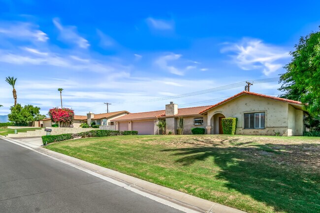 Foto del edificio - 79990 Camelback Dr