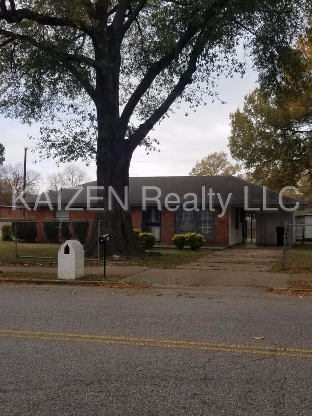 Building Photo - 812 Parkrose Rd