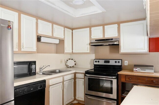 Building Photo - 817 Marinel Ln