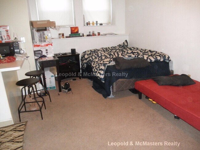 Building Photo - 181 Thorndike St