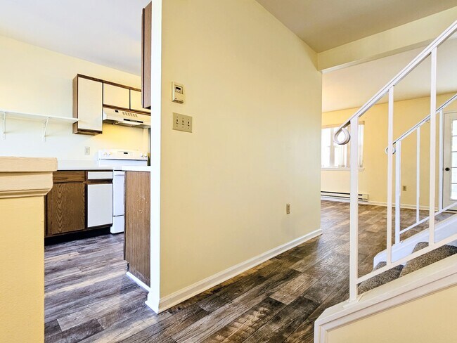 Building Photo - 38 Brookfield Rd